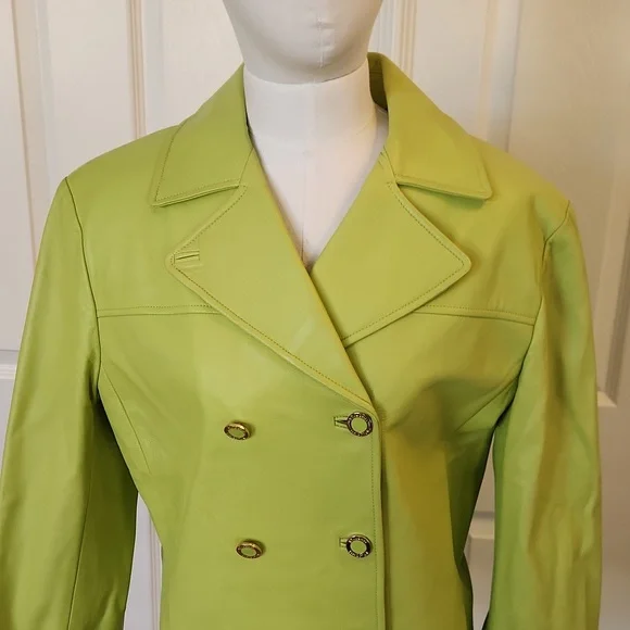 St John 100% Leather Blazer in a beautiful vibrant green. - Picture 5 of 12